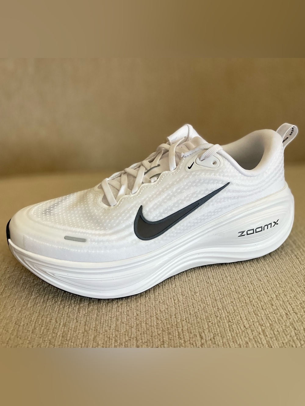 Size 8m (9.5 Women) - Nike Vomero Plus Road Runnjng Shoes White Metallic NEW
